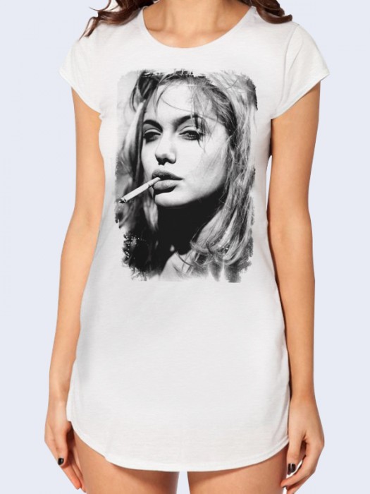 Туника Анджелина Джоли с сигаретой